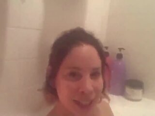Dj la moon accidentally videófilmek mellbimbók -ban fürdőkád