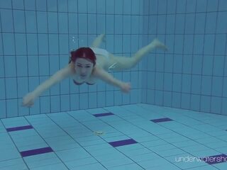 Blank zwempak met tattoos – koekje roxalana cheh onderwater