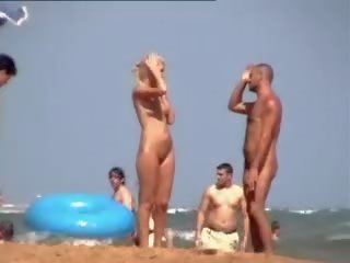 海灘 裸體 間諜