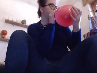 Seven stropeste orgasm pe seven inflated baloane pentru