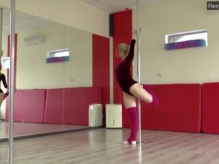 Manya baletkina 持っています an glorious gymnastic talent