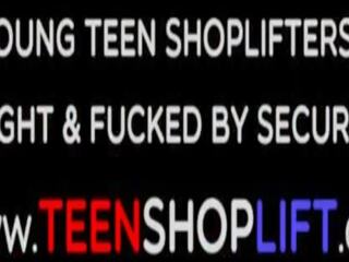 Pequeña adolescente shoplifter pillada por un guardia y tiene a pagar