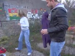 Тийн боклук млад дама първи време публичен мръсен клипс