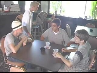 Cinque gay ragazzi peter succhiare orale sporco video orgia