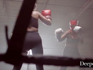 Deeper haley vass spread henne benen för två boxers: vuxen video- 7b