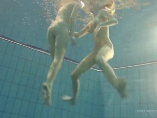 Duna и nastya горещ към trot подводен лесбийки: безплатно hd мръсен филм 01