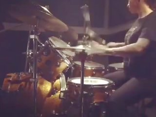 Felicity feline drumming di bunyi studios