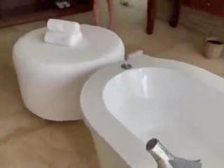 Vacation- mėgėjiškas mergaitė analinis baigimas viduje į as vonia kambarys