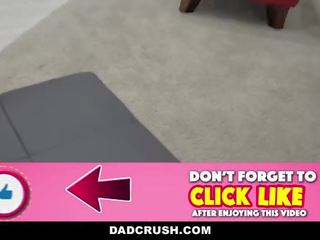 Dadcrush - isäpuoli injects slutty tytärpuoli kanssa kumulat