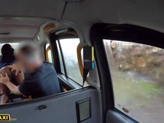 Falso taksi me ngjyrë perëndeshë azi rae fucked dhe mbulua me spermë