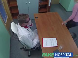 Fakehospital bira seduces dr. için almak onu kendi yol