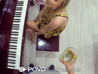 Povd blondine piano student verleid door leraar: gratis seks film 29
