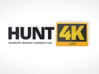 HUNT4K&period; Coqueta dama con formas naturales obtiene buen dinero