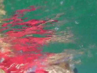 Punainen uimapuku