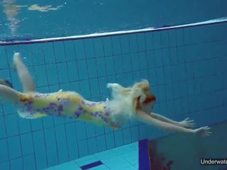 Milana voda превъзходен подводен билярд, безплатно hd x номинално видео 62