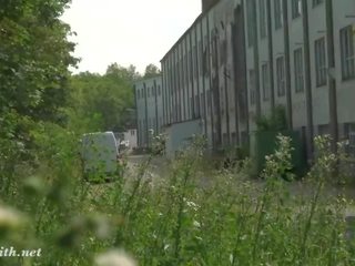 De lair. jeny smid gaand naakt in een abandoned factory!