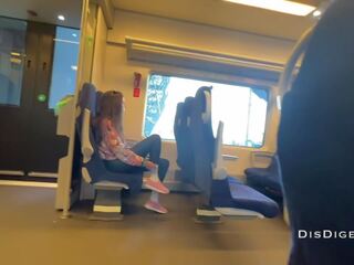 Une étranger maîtresse jerked de et sucé ma piquer en une train sur publique | xhamster