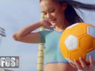 Mofos - football fanatic nastolatka sasha sparrow coraz pieprzony