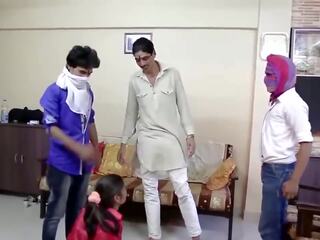 Δέση ινδικό σύντομο βίντεο σκληρά romnce και βυζιά πρέσα