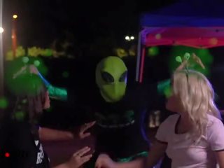 Terrific College Girls Fucked by Alien outside Area 51 - AmateurBoxxx