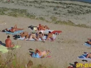 偷窥 海滩 业余 裸体 徐娘半老 的阴户 和 屁股 近 向上