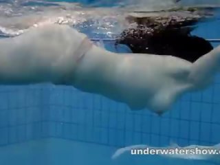 Andrea video bagus tubuh di bawah air