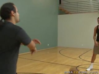 Capri cavanni 性交 在 籃球 法庭 夾