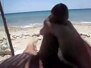 Turke burra nga gjeldeti lakuriq plazh