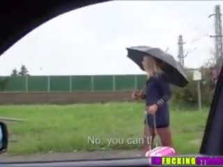 Hostess prende sbattuto per hitchhiking