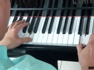 Fantasía mujer brut-fucked por piano chico - xxx vídeo vid 081