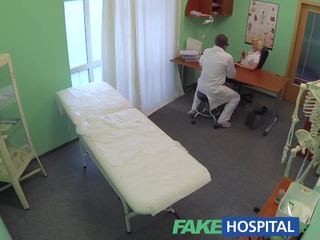 Fakehospital žvalus pacientas buvo prepped iki seselė dabar gauna as pilnas gydytojai dėmesys