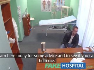 Fakehospital infermiera scopa paziente a ottenere un sperma campione