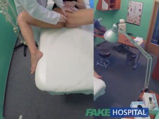 Fakehospital ডাক্তার frees loveballs গভীর মধ্যে পাছা