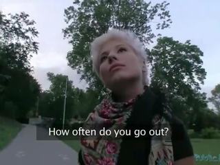 Publicagent blondine tsjechisch femme fatale eikels op straat voor geld nablog.org