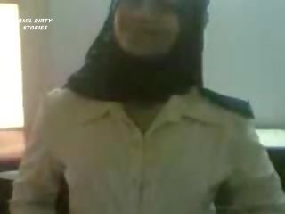 Smashing amadora árabe adolescente tira e dança em webcam