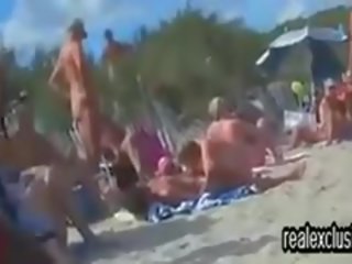 Public nud plaja partener schimbate sex video în vara 2015
