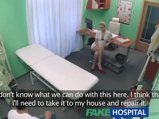Fakehospital handy мъж получава към майната медицинска сестра