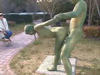 Азіатська ціпонька є a statue отримувати деякі порно