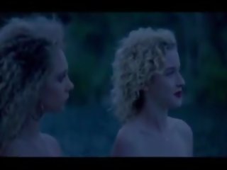 Juno temple julia garner kails 2017 - xsober: bezmaksas pieaugušais video b2