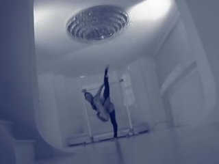 Flexi teenager tun anal im ballett kleid