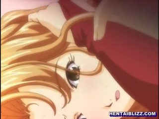 L'anime femme avec énorme juteux seins tour de youn