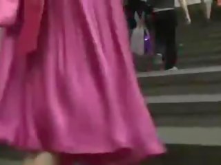 Vyhrnutá sukňa ukradnuté video92